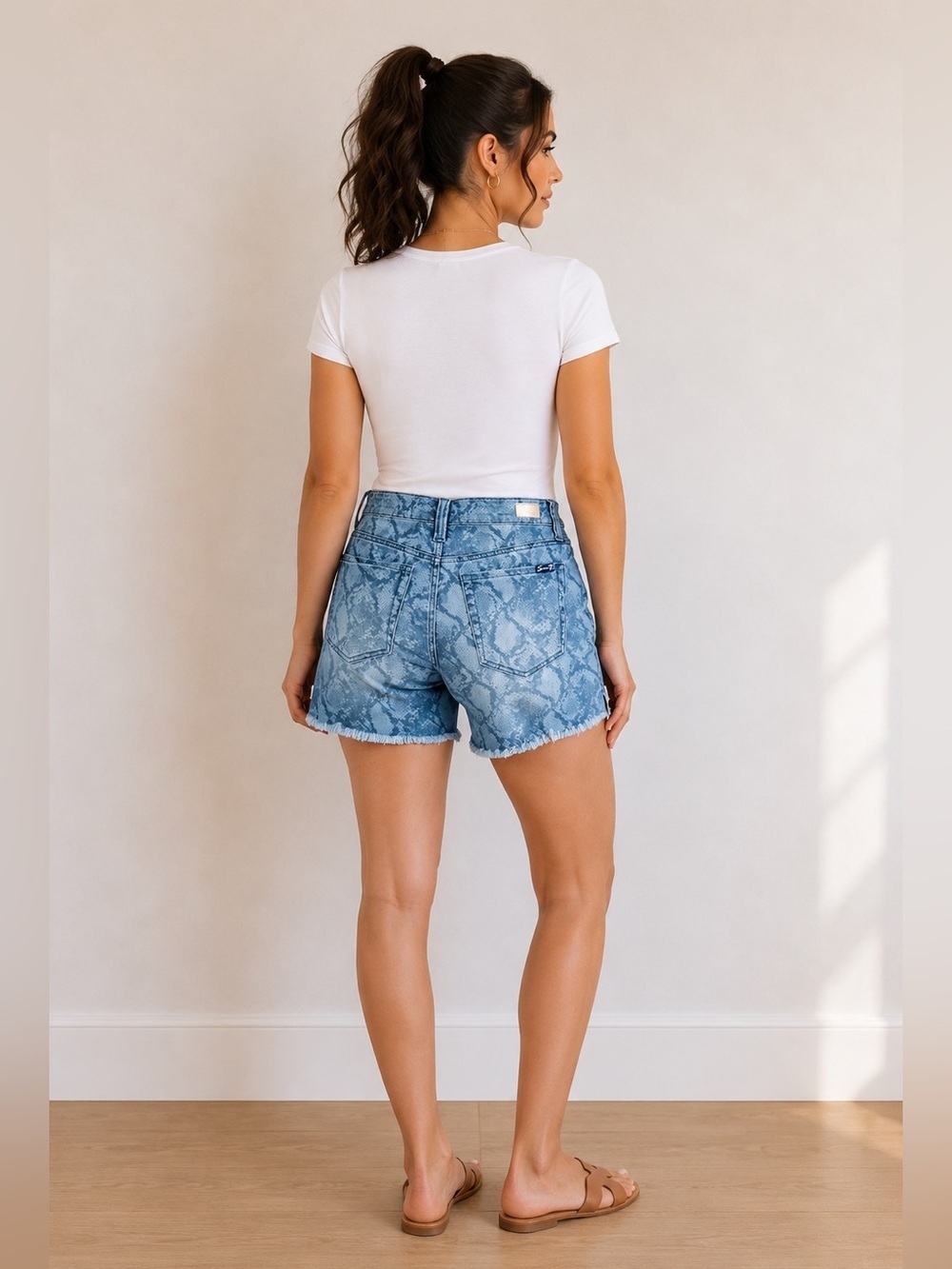 NWT Seven7 Weekend Denim Shorts Indigo Python Print Size 14 - Picture 4 of 11
